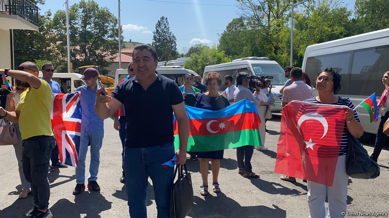Azerbaijanis living abroad arrive in Shusha (PHOTO)