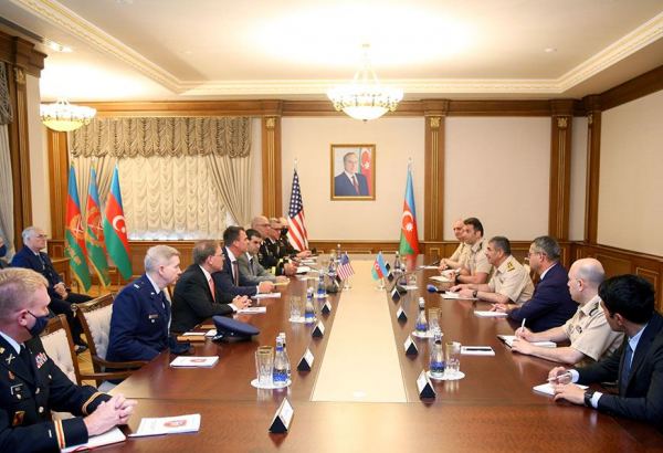 Azerbaijani defense minister meets with delegation from Oklahoma (PHOTO)