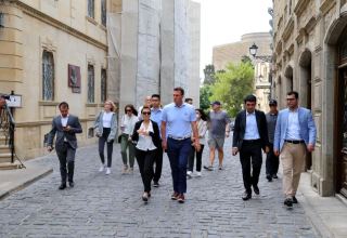 Oklahoma governor, his family members walk throughout Azerbaijan’s Baku city (PHOTO)