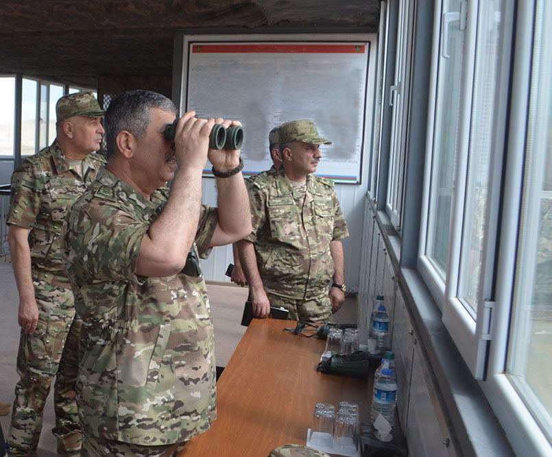 Министр обороны Азербайджана ознакомился с ходом курсов повышения квалификации офицерского состава (ФОТО)