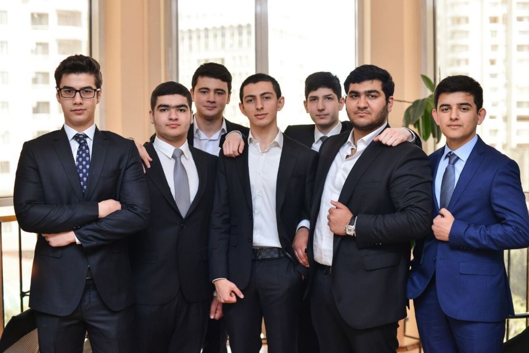 Познакомьтесь с выпускником средней школы British School в Баку (ФОТО)