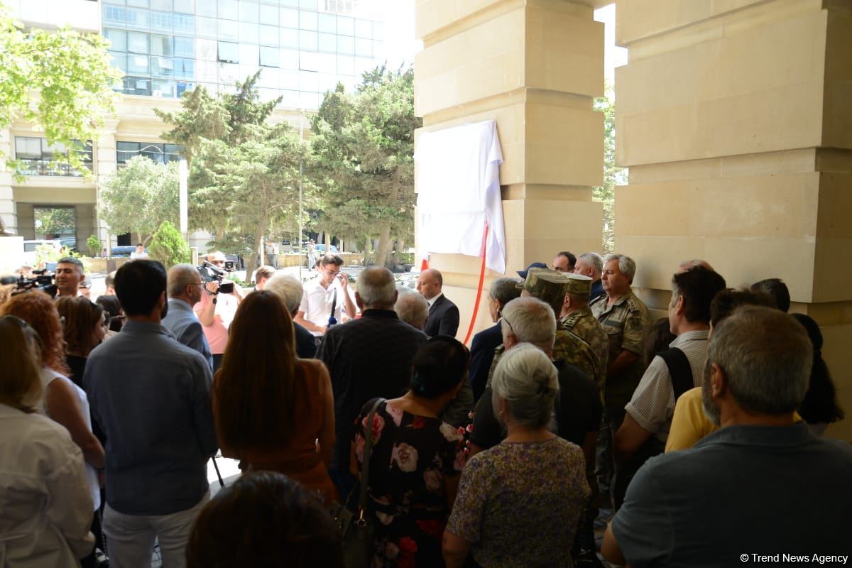 В Баку состоялось открытие барельефа на доме, где жила народная артистка Амалия  Панахова (ФОТО)