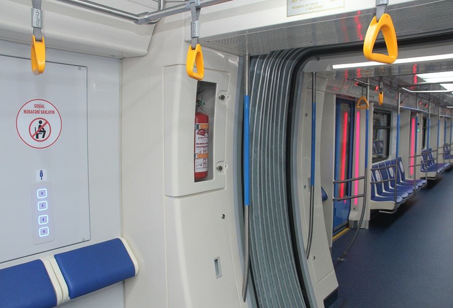 Metroda 4 yeni qatar xəttə buraxılıb (FOTO)