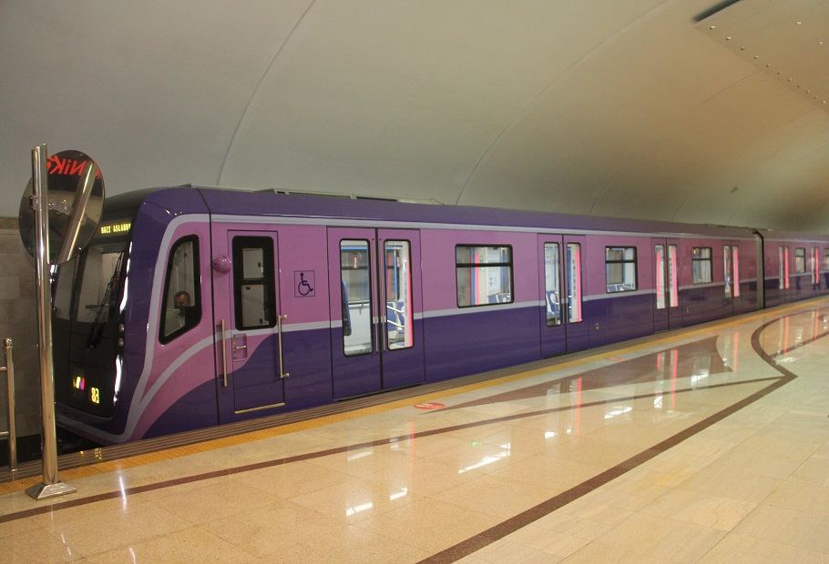 Metronun "Dərnəgül" stansiyasında qatarda nasazlıq yaranıb