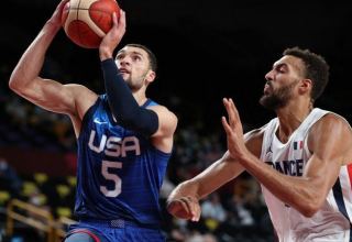 Сборная США по баскетболу в четвертый раз подряд завоевала золото Олимпийских игр