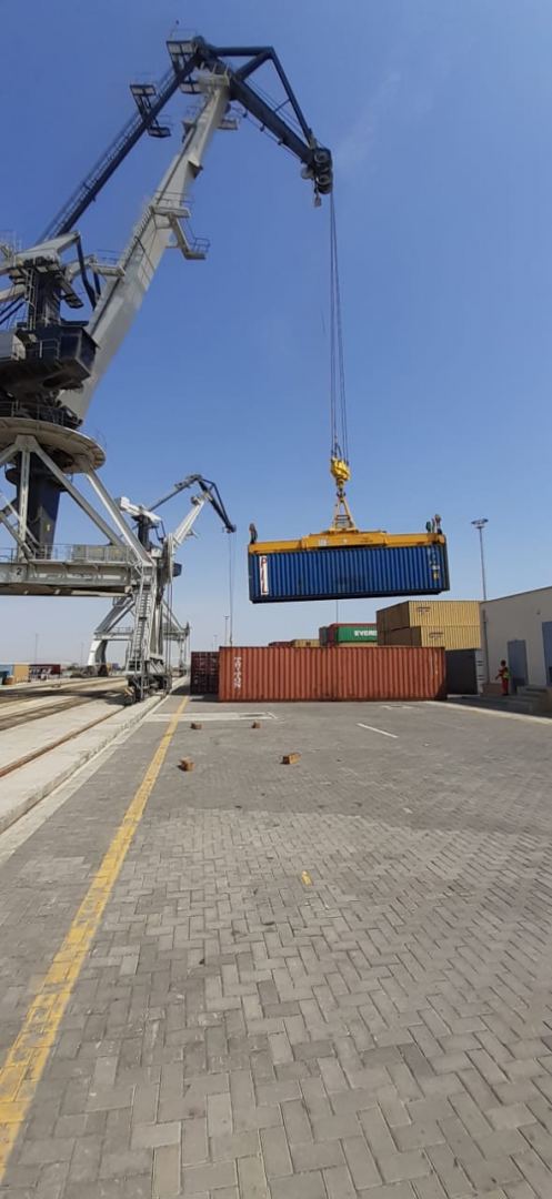 Азербайджанский ж/д оператор приступил к транспортировке контейнеров из Китая в Турцию (ФОТО) - Gallery Image