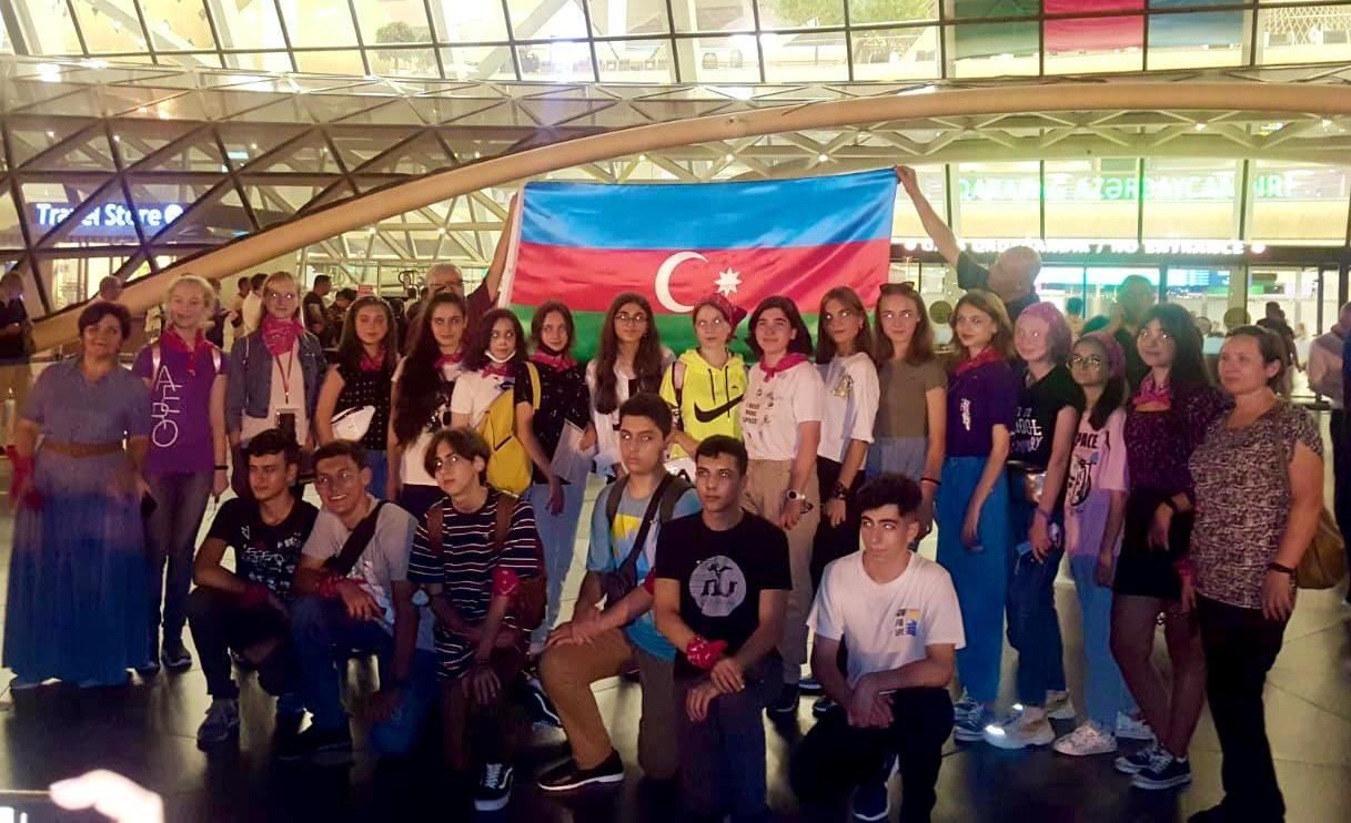 "Здравствуй, Россия!" - рок-вечеринка и русский бал для азербайджанских школьников в Москве (ФОТО)
