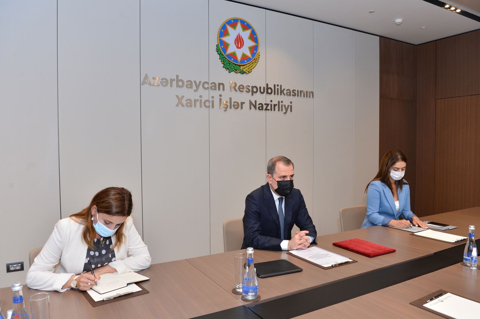 Azerbaijani FM meets with UNICEF's newly-appointed representative (PHOTO)
