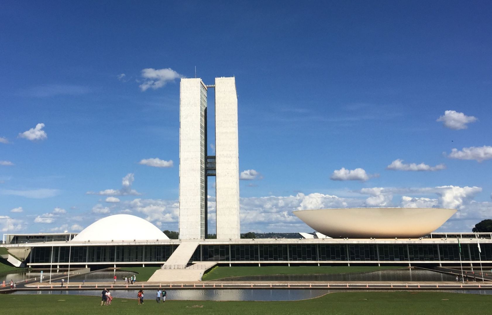 Парламент Бразилии проведет расследование случаев коррупции в Минобразования