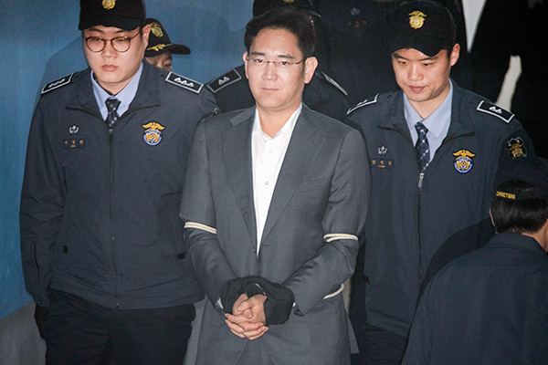 Вице-президента Samsung Electronics помиловали в Корее