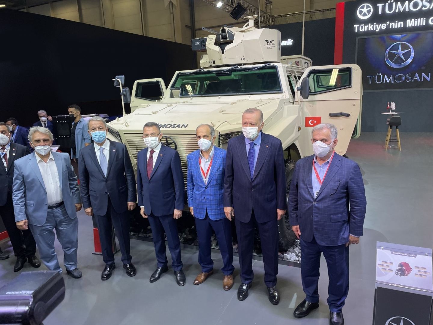Президент Турции на выставке IDEF-2021 проявил особый интерес к отечественному броневику производства TÜMOSAN (ФОТО)