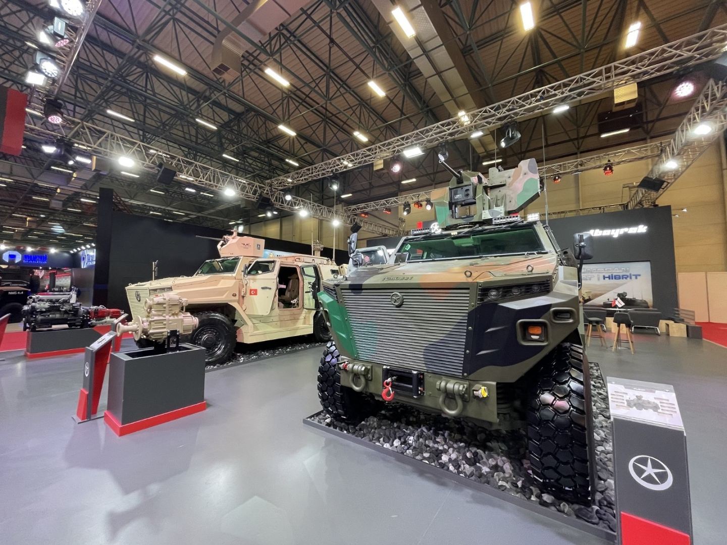 Президент Турции на выставке IDEF-2021 проявил особый интерес к отечественному броневику производства TÜMOSAN (ФОТО) - Gallery Image