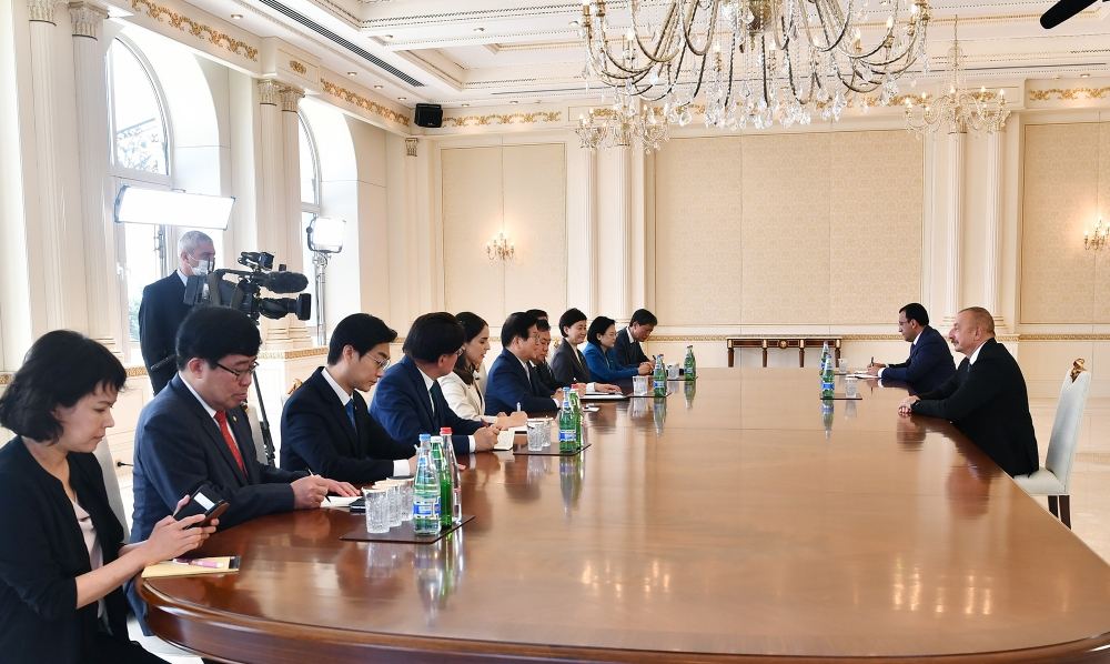 President Ilham Aliyev receives delegation led by Speaker of Republic of Korea National Assembly (PHOTO)