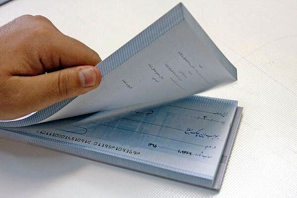 Number and value of exchanged checks in Iran increases