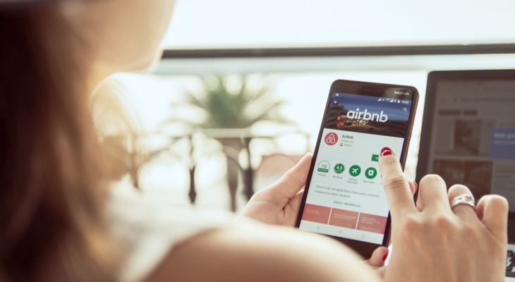 Airbnb запустил в США и Канаде функцию для предотвращения нежелательных вечеринок