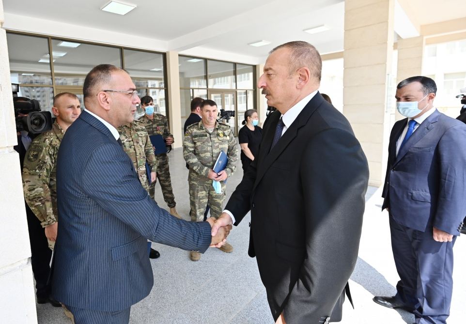 Azerbaijani president, first lady attend ceremony of presenting apartments, cars to families of martyrs (PHOTO/VIDEO)