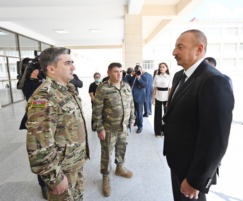 Azerbaijani president, first lady attend ceremony of presenting apartments, cars to families of martyrs (PHOTO/VIDEO)