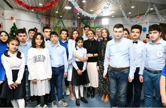 Первый вице-президент Мехрибан Алиева поблагодарила Центр реабилитации детей с расстройством аутистического спектра за поздравления по случаю дня рождения (ФОТО)
