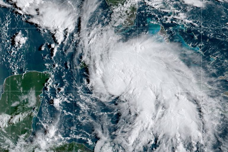 Ураган "Ида" на пути к штату Луизиана усилился до четвертой категории