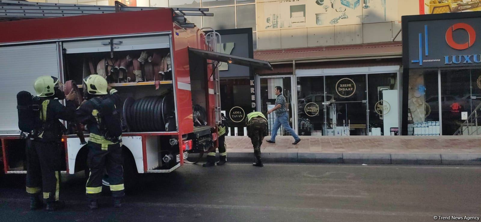 В Низаминском районе Баку вспыхнул пожар (ФОТО)