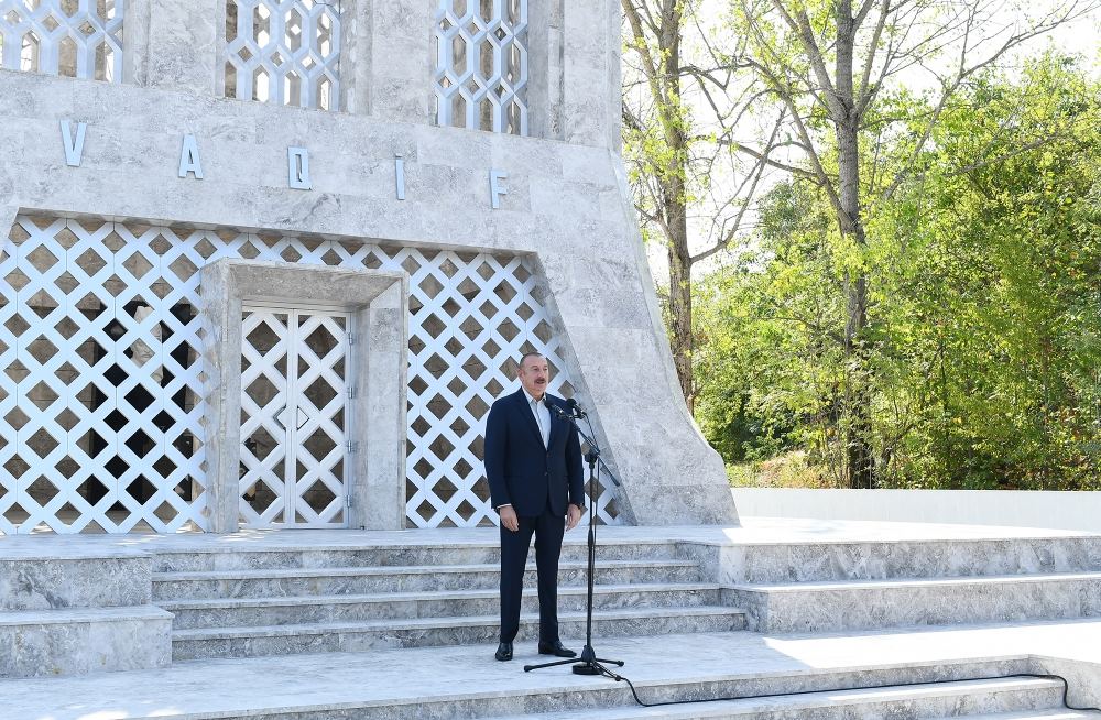 Prezident İlham Əliyev və birinci xanım Mehriban Əliyeva Şuşada Vaqif Poeziya Günlərinin açılışında iştirak ediblər (YENİLƏNİB) (FOTO) - Gallery Image