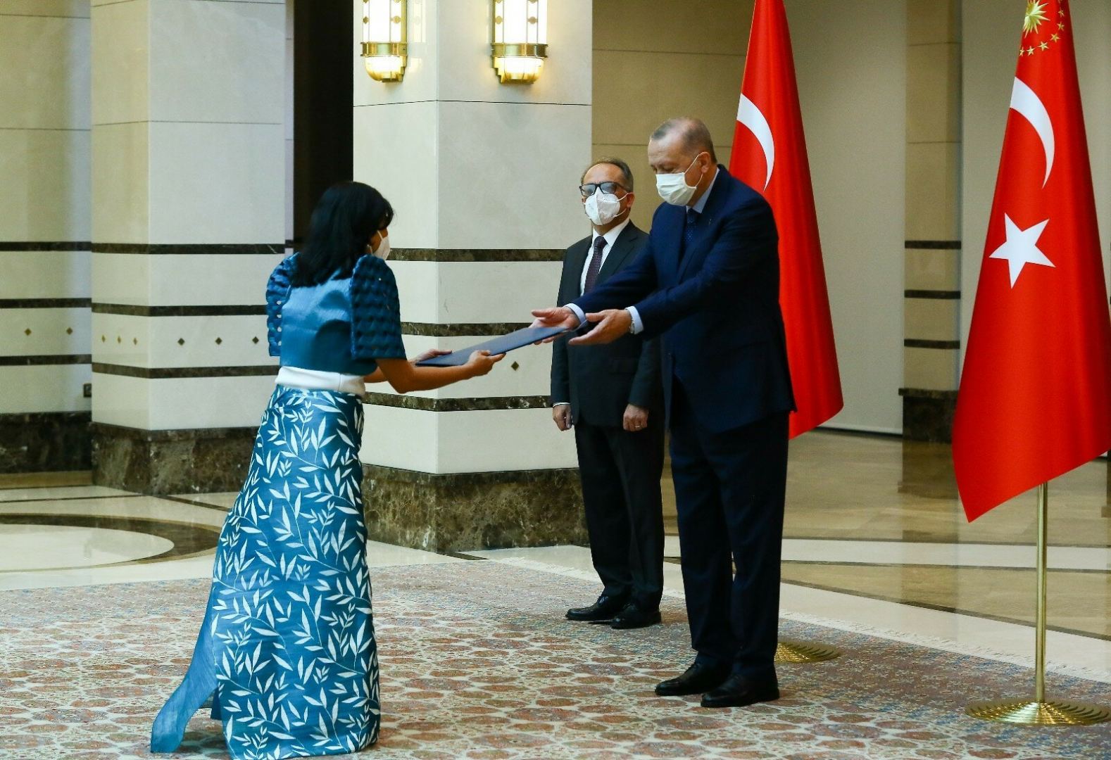 Üç ülkenin büyükelçisinden Cumhurbaşkanı Erdoğan'a güven mektubu