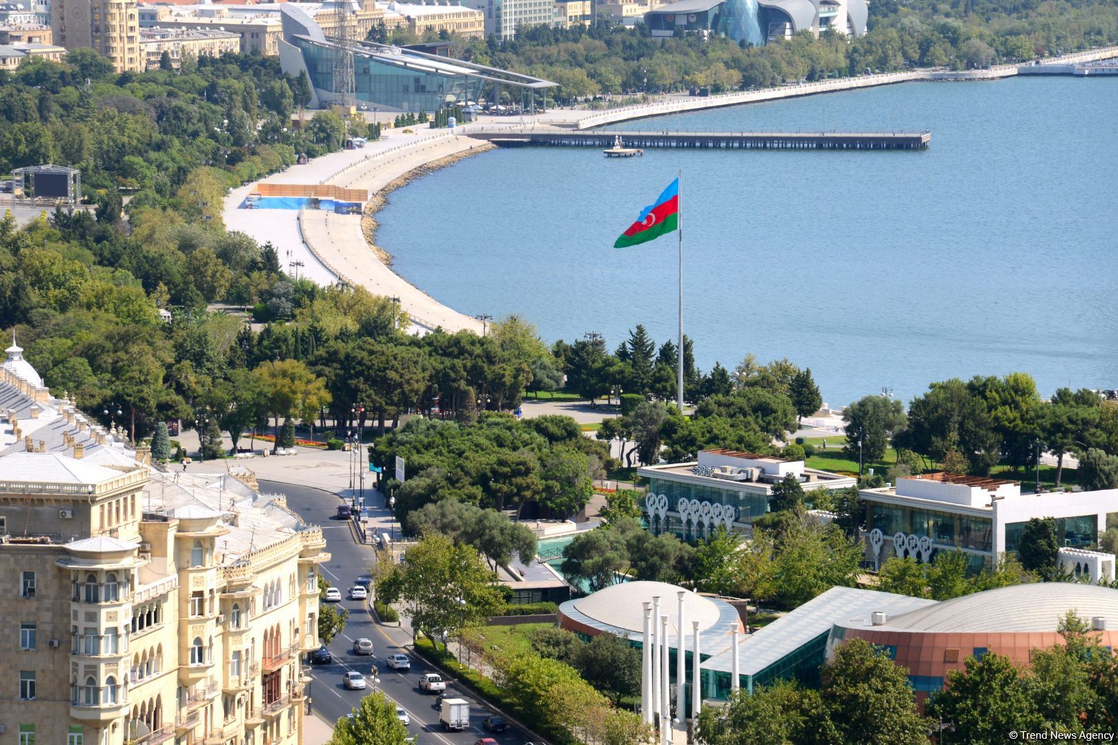 В Баку стартует проект "Чистый памятник"