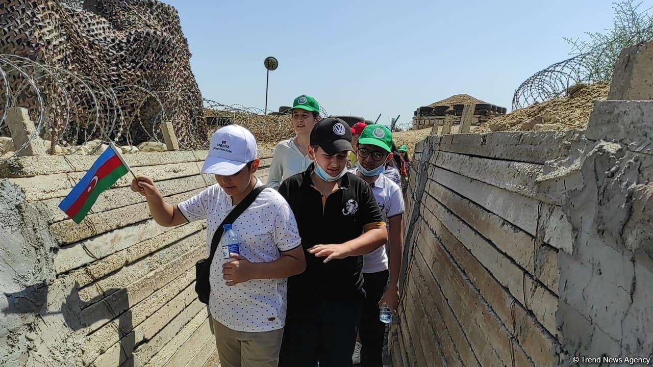 Yay məktəbində iştirak edən şəhid və qazi övladları Hərbi Qənimətlər Parkını ziyarət edib (FOTO)