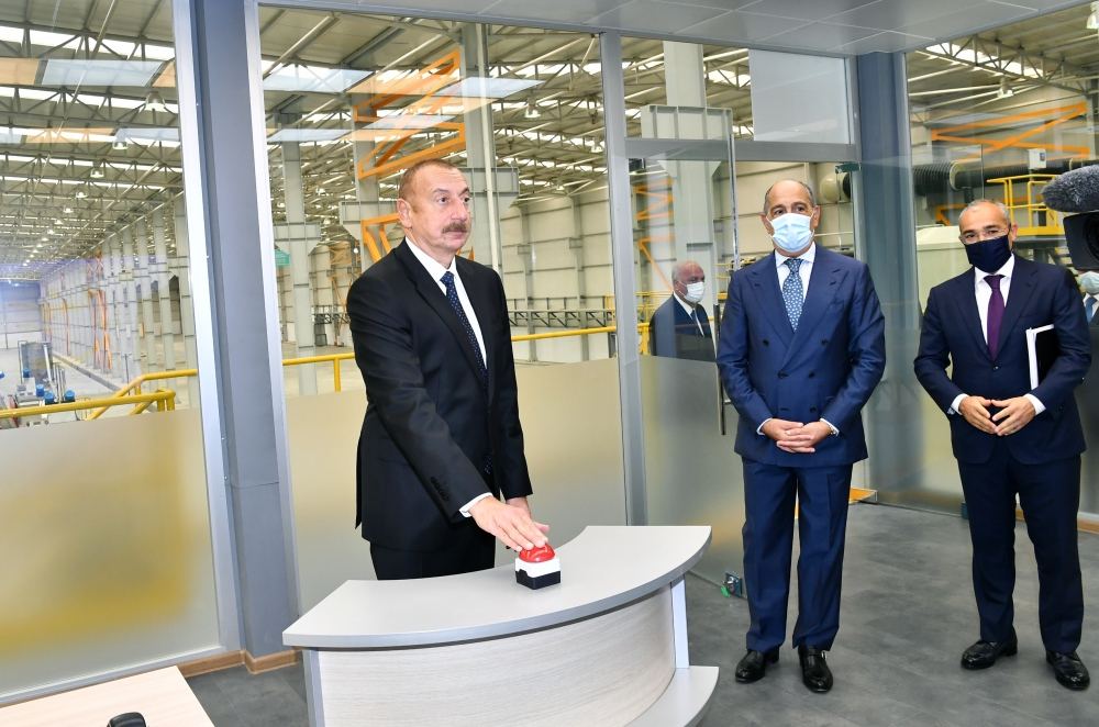Prezident İlham Əliyev Sumqayıt Kimya Sənaye Parkında “Azmonbat” MMC-nin açılışında iştirak edib (FOTO) (YENİLƏNİB) - Gallery Image