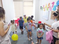 Пока театры закрыты, Эльман Рафиев радует искусством пантомимы детей (ФОТО)