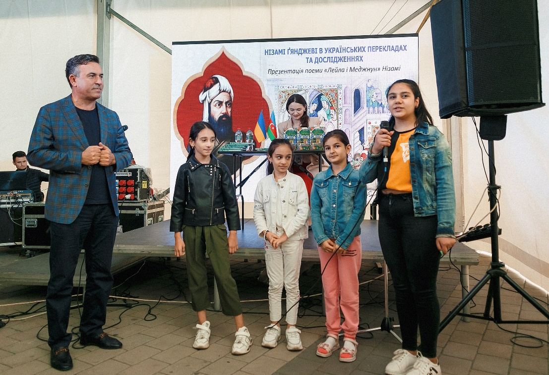 В городах Украины большой интерес вызвала презентация поэмы Низами Гянджеви "Лейли и Меджнун" (ФОТО)