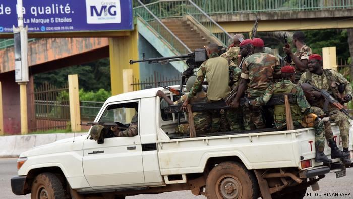 Soldiers say Guinea constitution, government dissolved in apparent coup