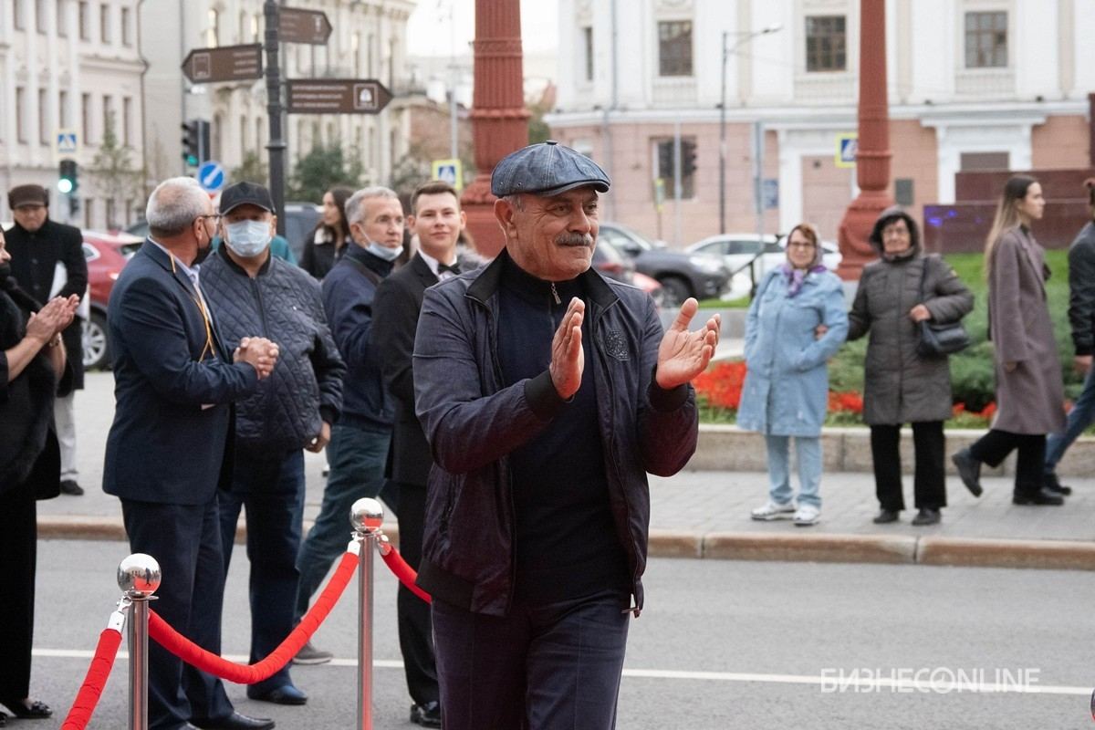 Азербайджанский актер и режиссер на красной дорожке Казанского кинофестиваля (ФОТО)