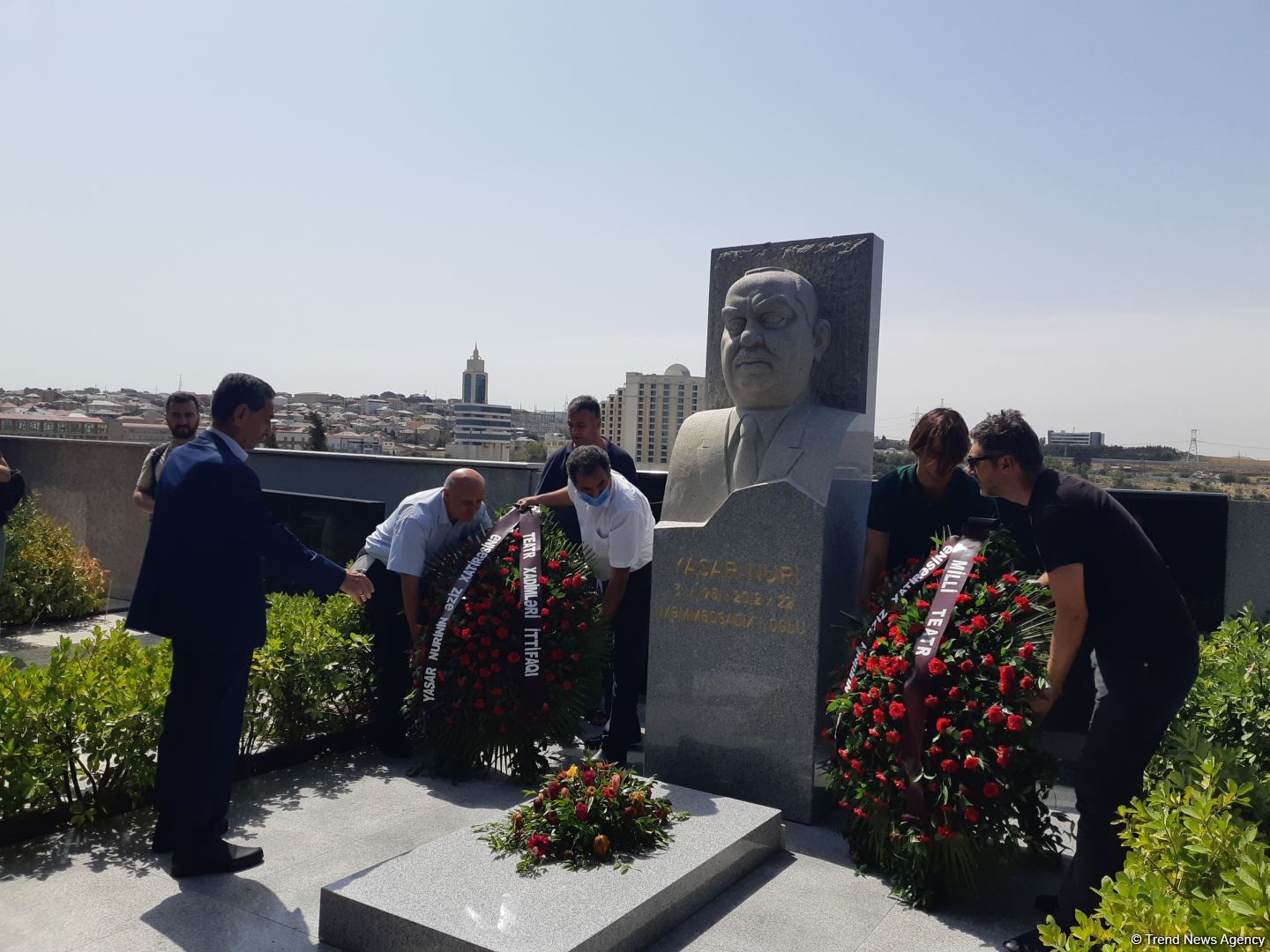 В Баку почтили память Яшара Нури (ФОТО)