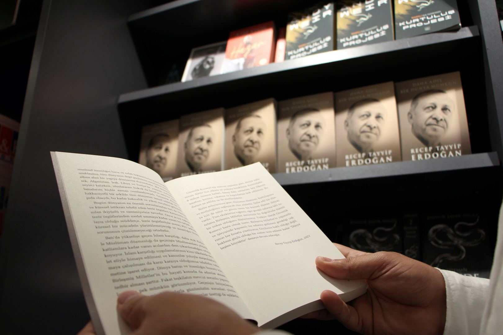 Cumhurbaşkanı Erdoğan'ın kitabı 'Daha Adil Bir Dünya Mümkün' okuyucuyla buluştu