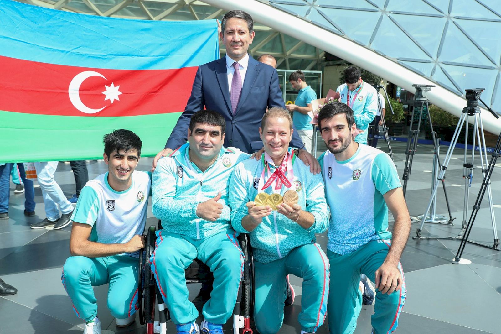 Paralimpiya Oyunlarında iştirak edən idmançılarımızdan sonuncu qrup Vətənə qayıdıb (FOTO)