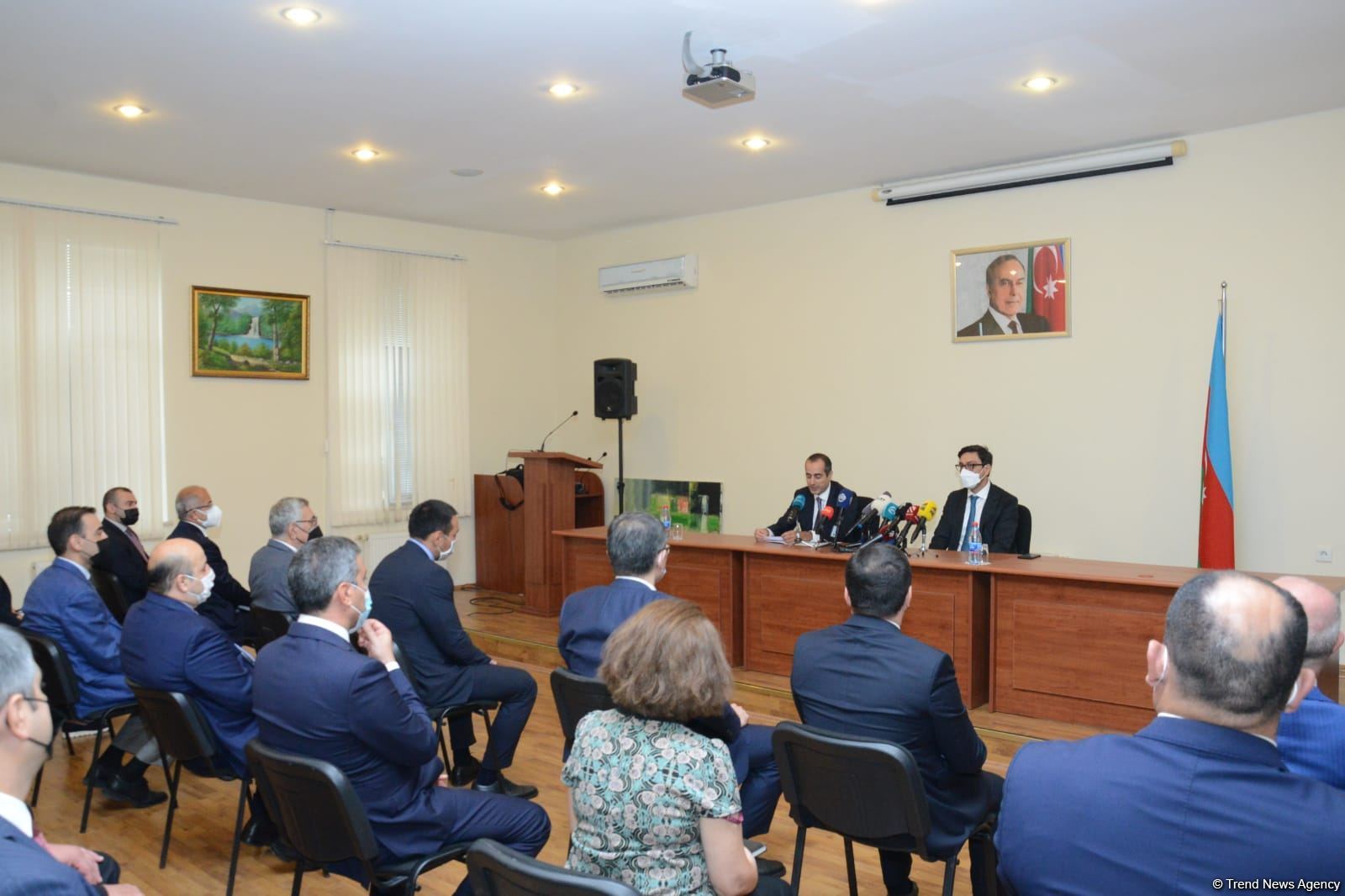 Новый министр молодежи и спорта Азербайджана Фарид Гайыбов представлен коллективу (ФОТО)