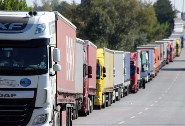 Number of trucks crossing through Iran's Jolfa border terminal increases