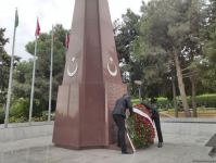 Economy, trade ministers from Turkic Council states visit Martyrs' Alley in Baku (PHOTO)