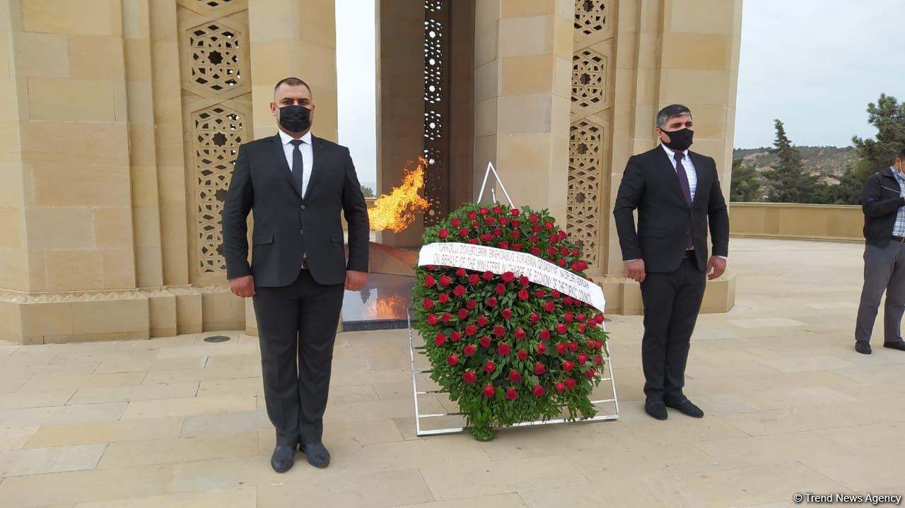 Economy, trade ministers from Turkic Council states visit Martyrs' Alley in Baku (PHOTO)