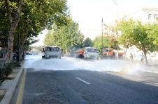 В Баку сегодня продезинфицировали 550 улиц (ФОТО)