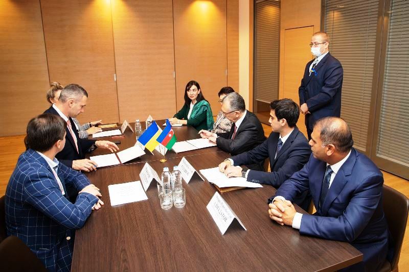 Bakı və Kiyev arasında qardaşlaşma haqqında protokol imzalanıb (FOTO)
