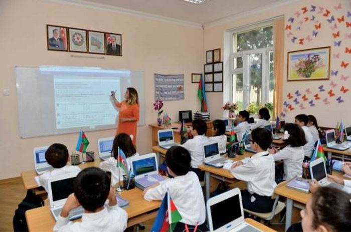 В Азербайджане назвали срок обновления школьных учебников по информатике
