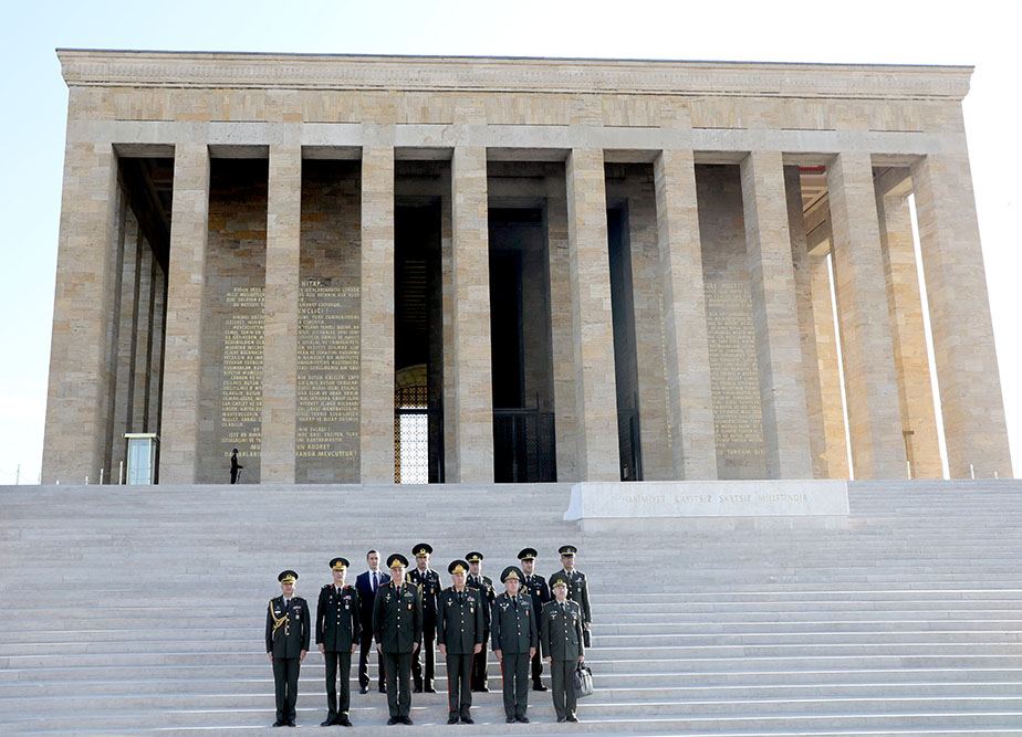 Chief of General Staff of Azerbaijani Army visits mausoleum of Ataturk in Ankara (PHOTO)