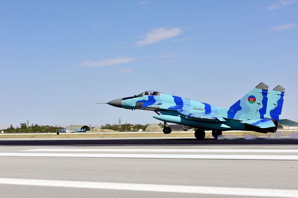 Военные летчики Азербайджана и Турции продолжают совместные лётно-тактические учения (ВИДЕО)