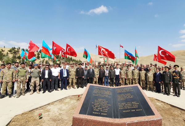 Azerbaijani MoD organizes march to memorial in honor of Turkish martyrs (PHOTO)