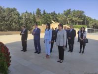 Azerbaijani, Turkish ombudspersons visit Alley of Martyrs, Monument to Turkish Soldiers in Baku (PHOTO)