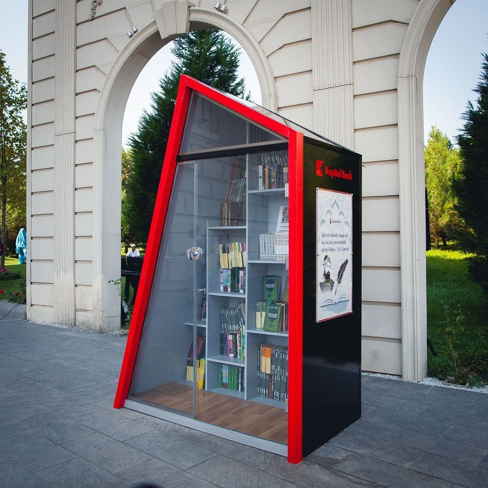 Kapital Bank Gəncədə “Açıq kitabxana”lar quraşdırıb (FOTO)
