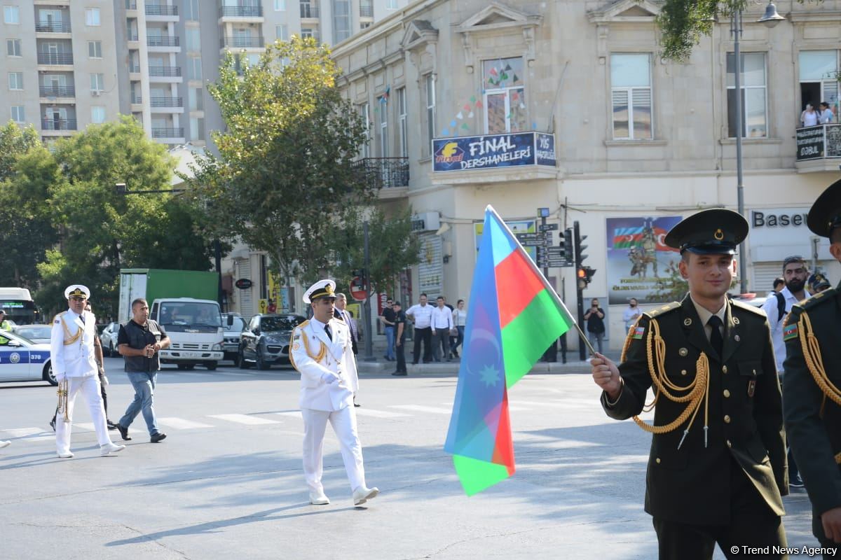 Проходят шествия в связи со 103-й годовщиной освобождения Баку от большевистско-дашнакской оккупации (ФОТО)