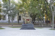 Xarkov şəhərində Nizami Gəncəvinin abidəsi ucaldılıb (FOTO)